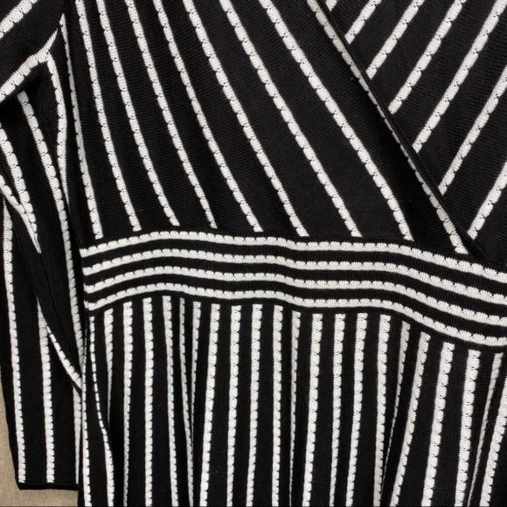 Calvin Klein Black White Stripe Knit Dress Medium aux Wrap Stretch Sweater - Picture 5 of 5